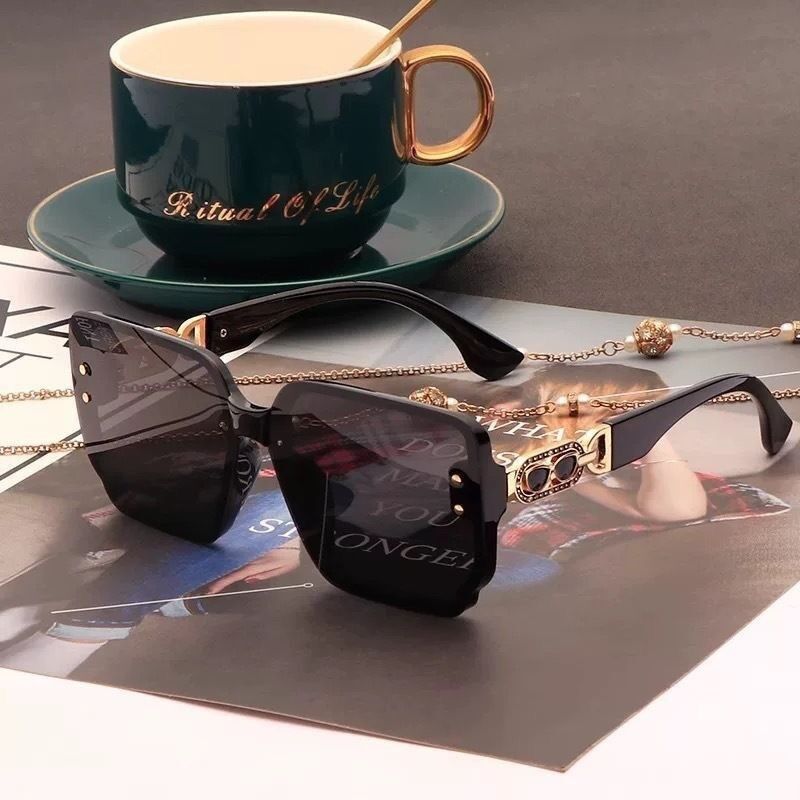 UV400 protective sunglasses can protect against ultraviolet rays and easily view 3