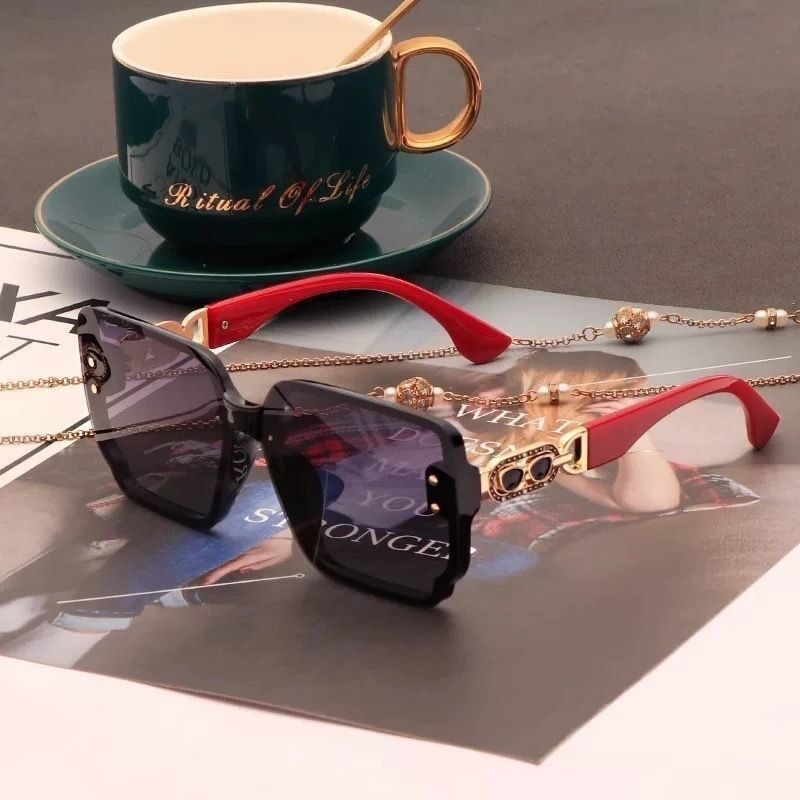 UV400 protective sunglasses can protect against ultraviolet rays and easily view 3