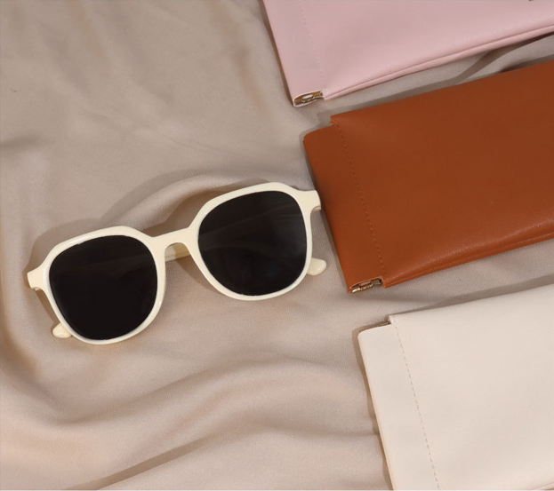 Christmas gift Premium Leather Eyeglass Case with Spring Closure - Multiple view 3
