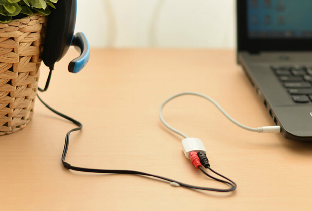 UGREEN 3.5mm Male to Dual 3.5mm FemaleHeadset Splitter White (10789) view 2