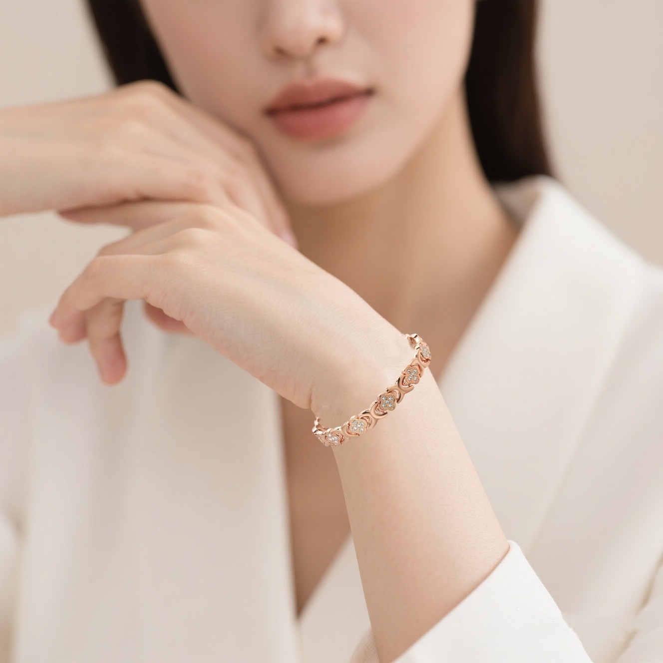 Silver New Fashion Lightweight Luxury Four-Leaf Clover Diamond Inlaid Bracelet view 3