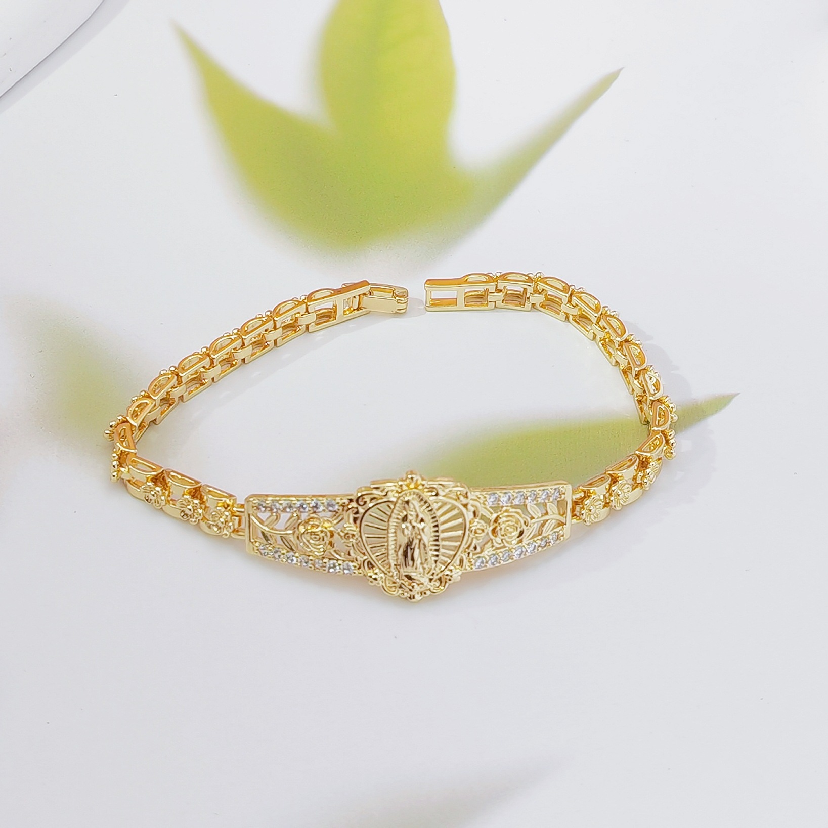 Elegant Hollow Floral Geometric Bracelet – Gold-Plated Copper Fashion Jewelry — image 1