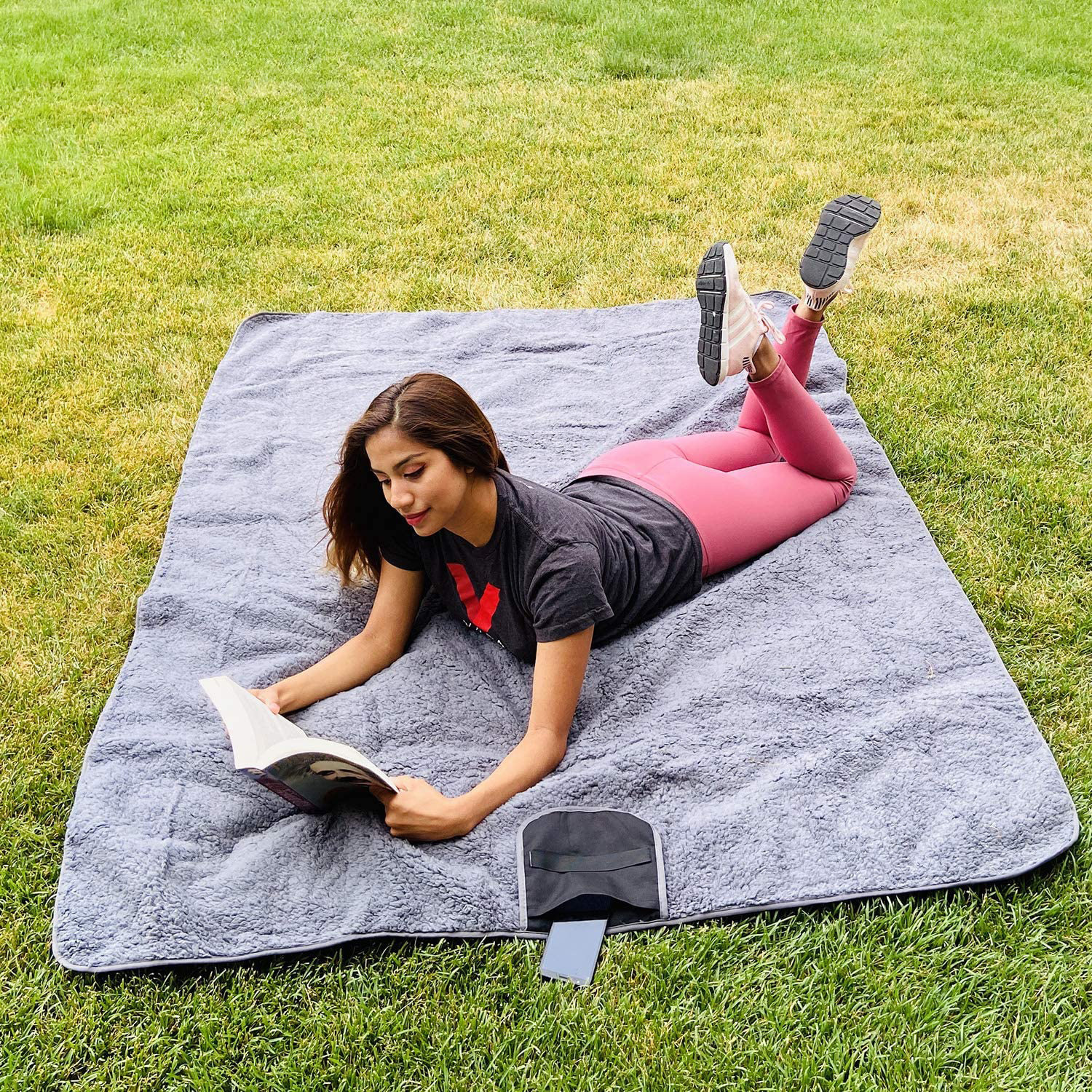 Black and Grey 3-Layer Waterproof Outdoor Blanket – Portable view 5