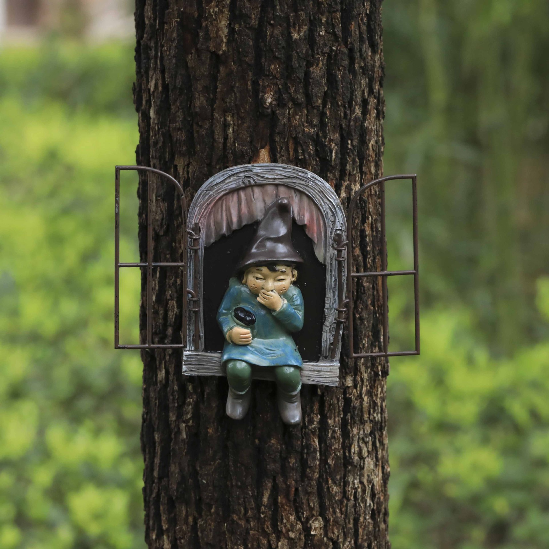 Mouth-Covering Little Man Climbing Window Gnome Figurine - Resin Craft Ornament