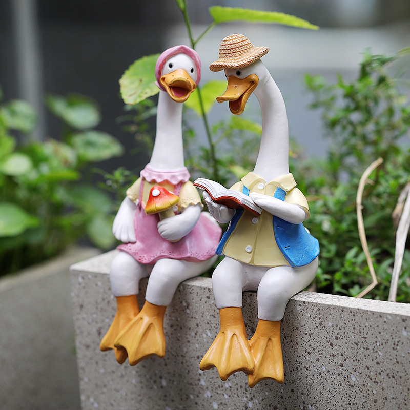 Garden Cartoon Reading Duck Couple Figurines - Outdoor Courtyard