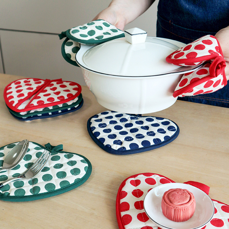 Red 2 Pack Heart Shaped Oven Mitts Heat Resistant Cotton Pot Holders Double view 2