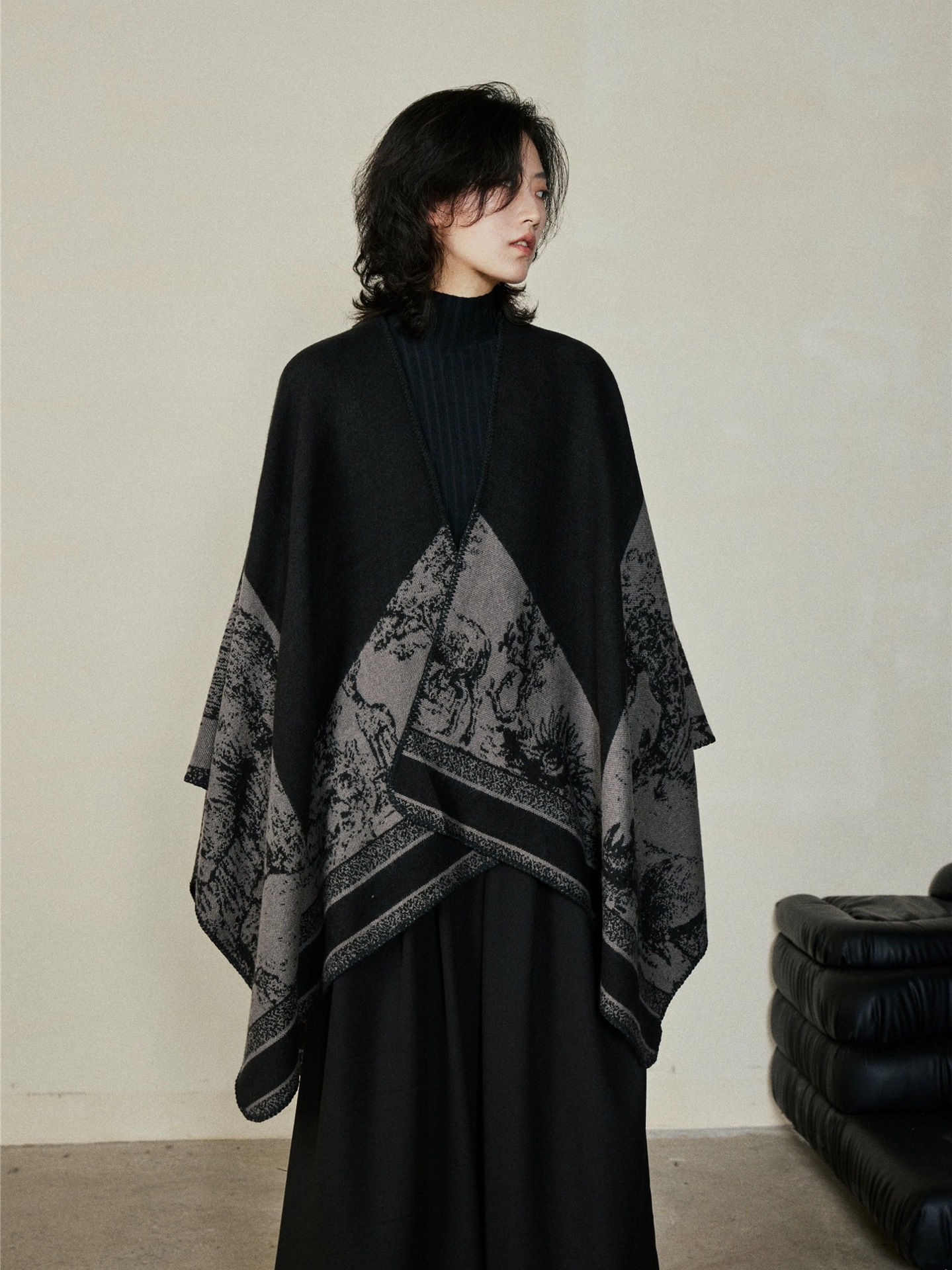 Faux Cashmere Shawl (Qingming Scroll Print) - Black Gray, 160*135cm view 5