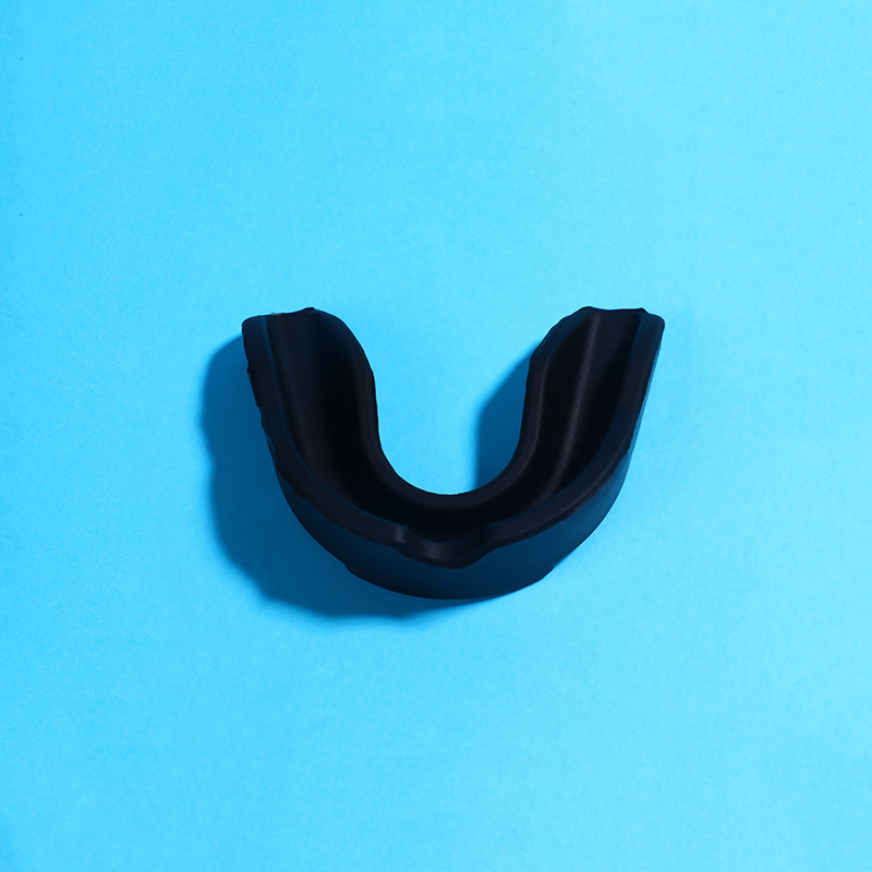 4-Pack Black Food Grade Silicone Sports Mouthguard(6x5x1.7CM) With Vented PP view 2