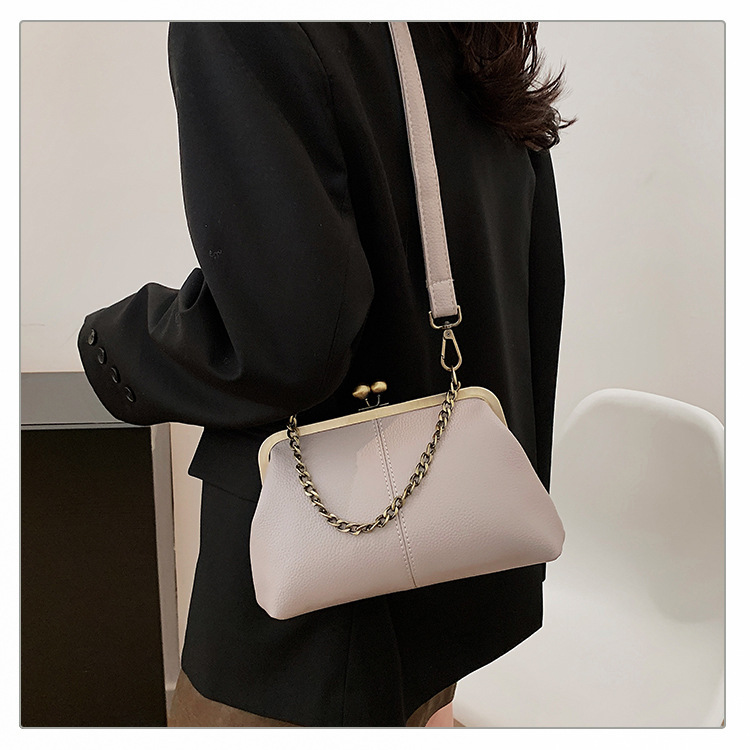 Light Purple Retro Women's Shell Handbag - European Style Clip Lock Closure PU view 3
