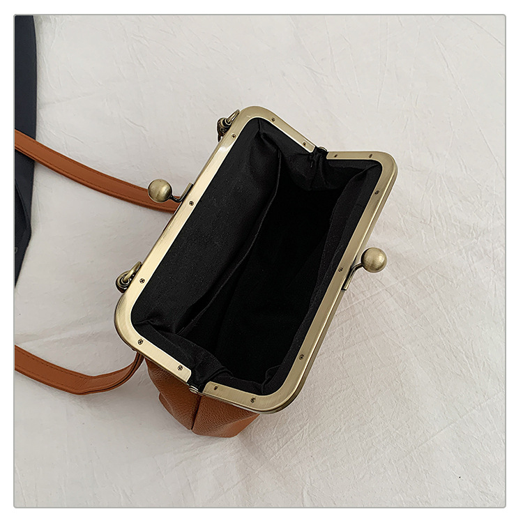 Pink Retro Women's Shell Handbag - European Style Clip Lock Closure PU view 4