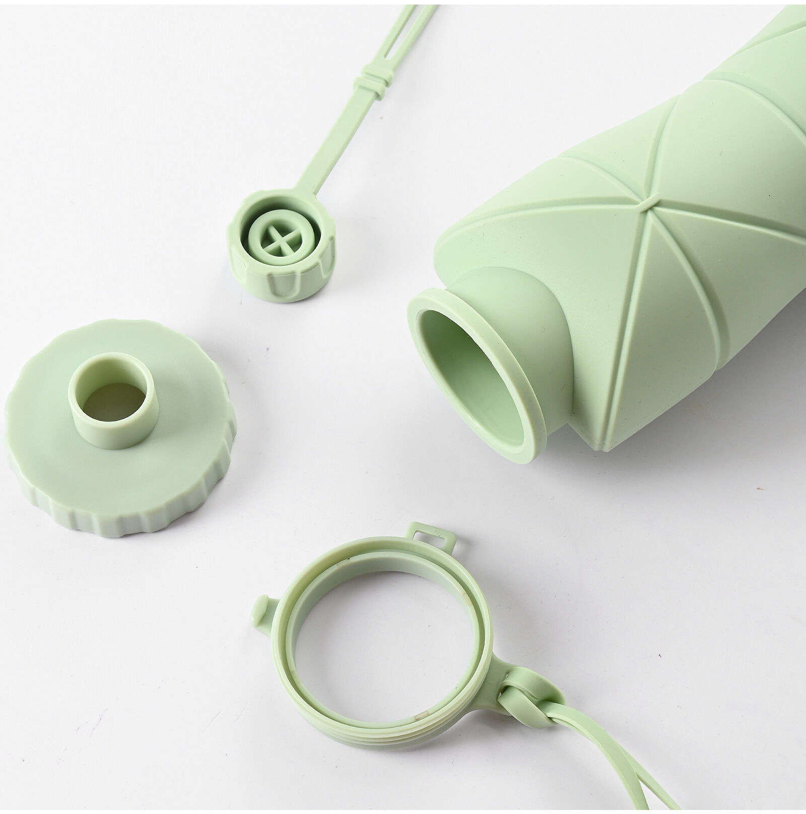 Green Portable Food Grade Silicone Collapsible Sports Water Bottle 600ML view 3