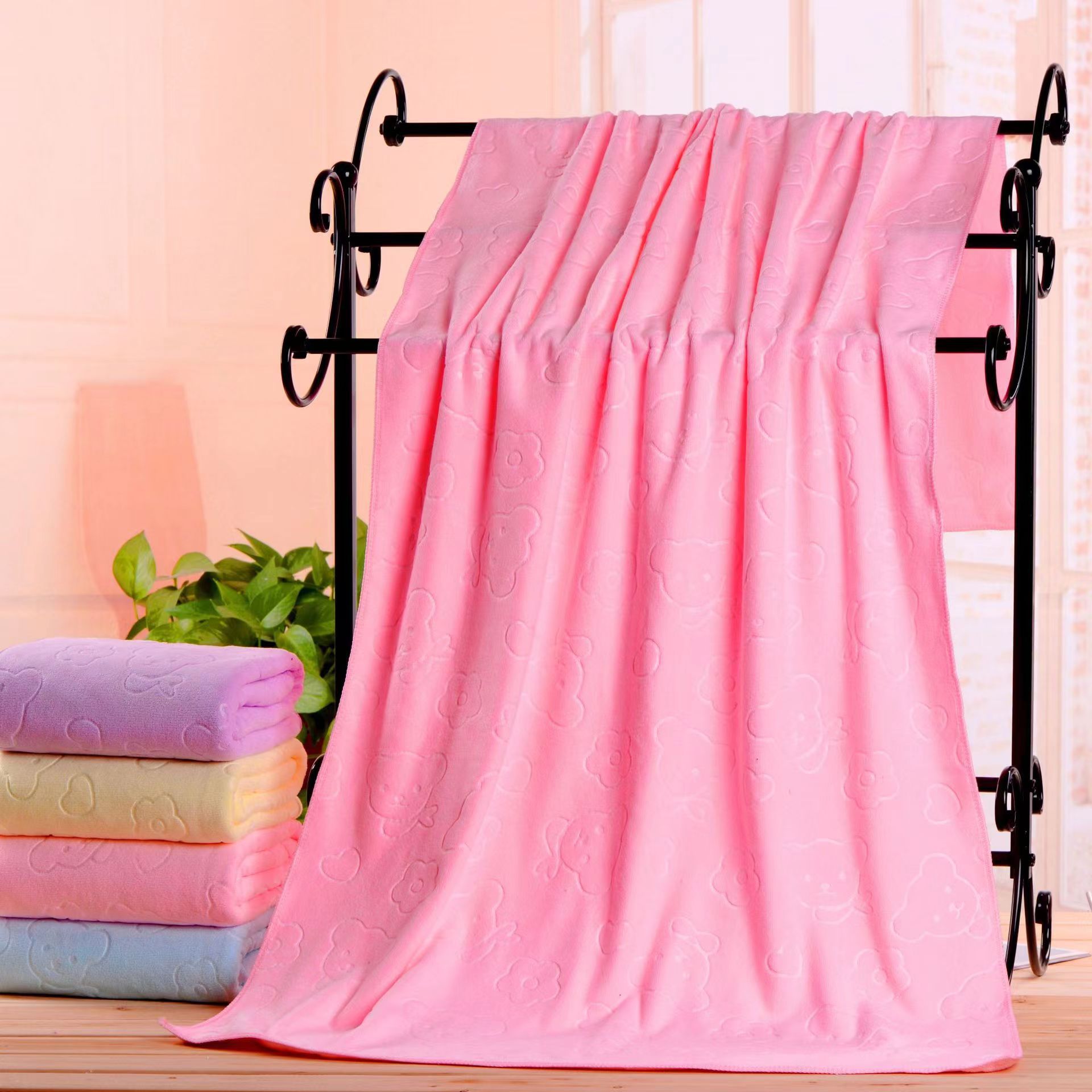 2-Pack Pink Embossed Microfiber Bear Bath Towels – 70 x 140 cm