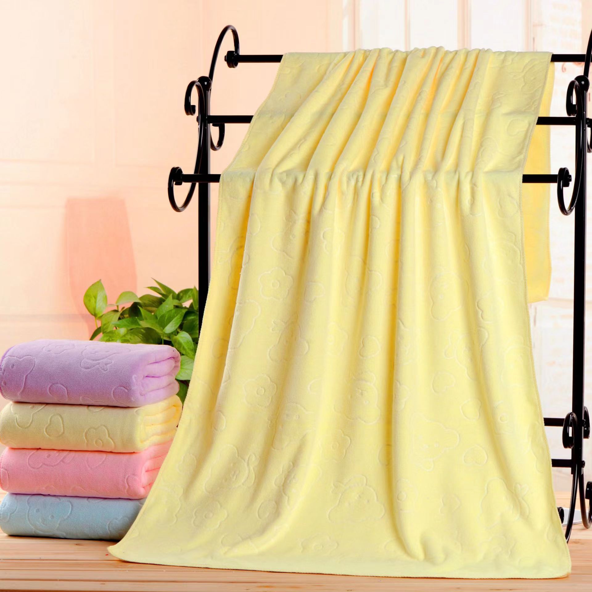 2-Pack Yellow Embossed Microfiber Bear Bath Towels – 70 x 140 cm