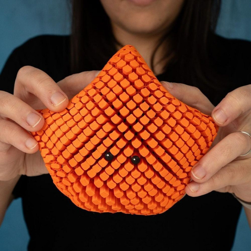 Red-Gold 3D-Printed Articulated Starfish Fidget Toy for Stress Relief view 3