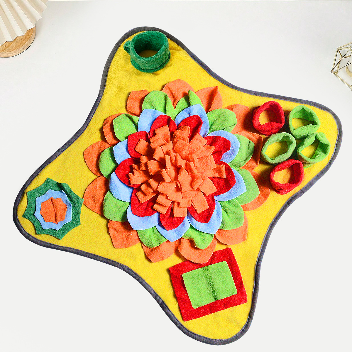 Yellow 48x48CM Durable Felt Cloth Pet Puzzle Sniffing Mat - Mental Stimulation