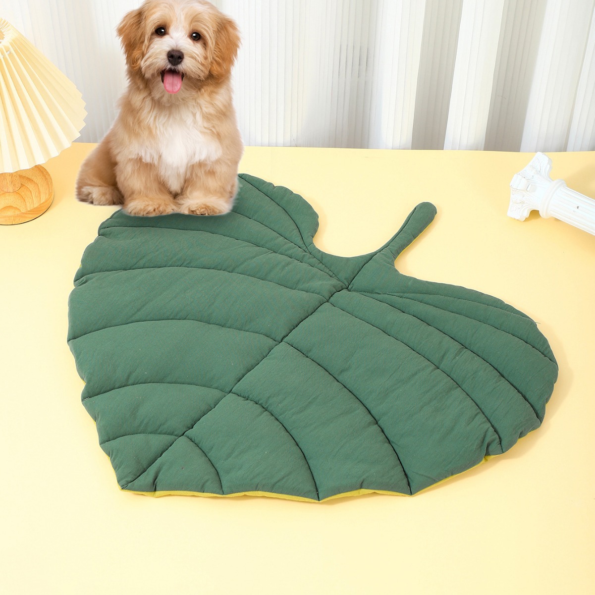 Green Heart-Leaf Decorative Pet Mat (66 x 63 CM) - Reversible Thickened