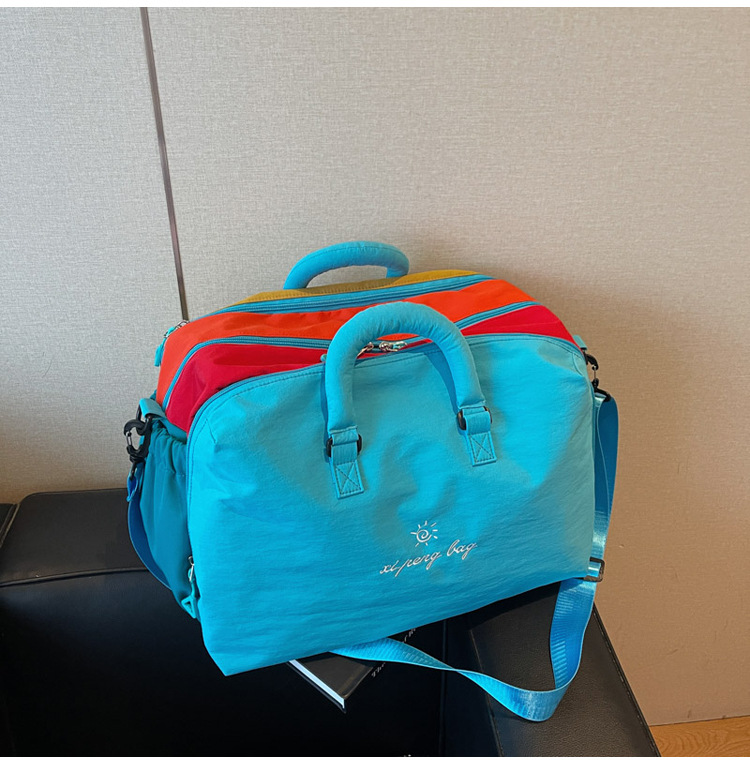 Blue Color-Block Travel Bag - Large Capacity Women's Handbag for Leisure