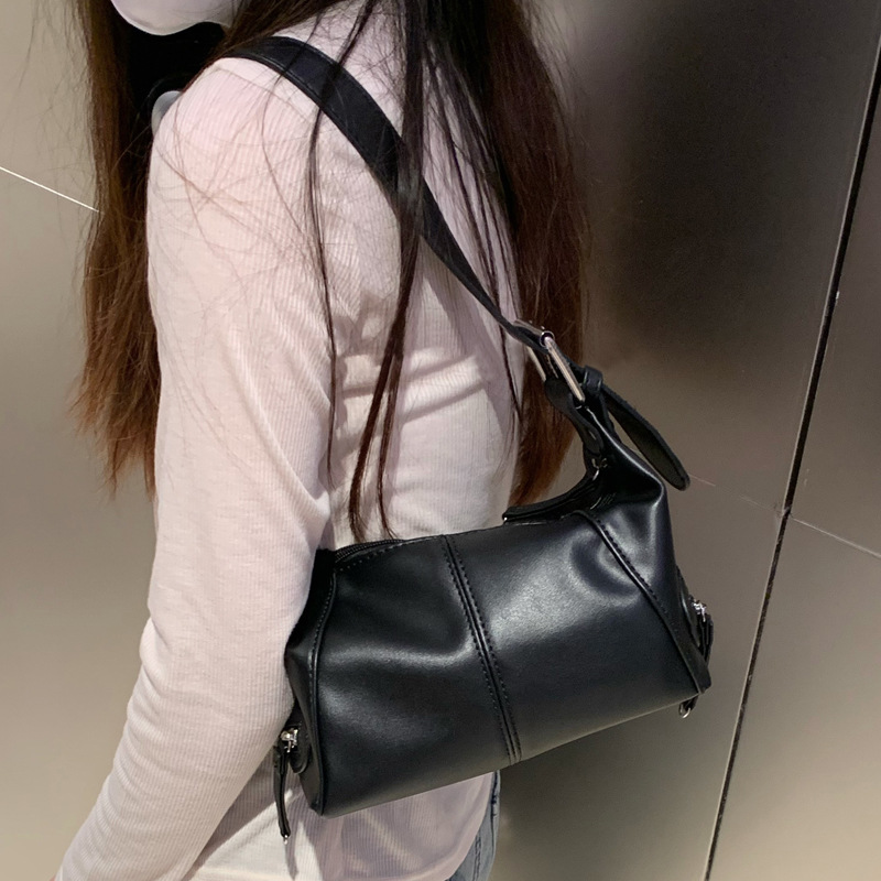 Black PU Leather Zippered Shoulder Bag – Retro European Style Crossbody and view 3
