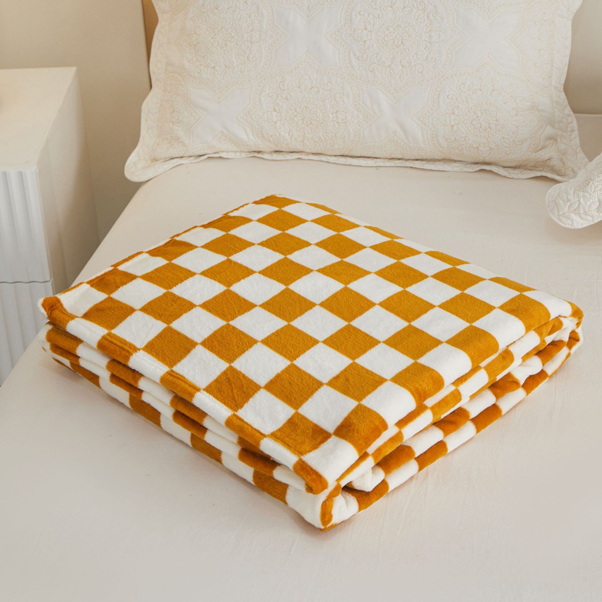 Yellow and white checkered pattern Double-Sided Fleece Blanket – 150×200cm