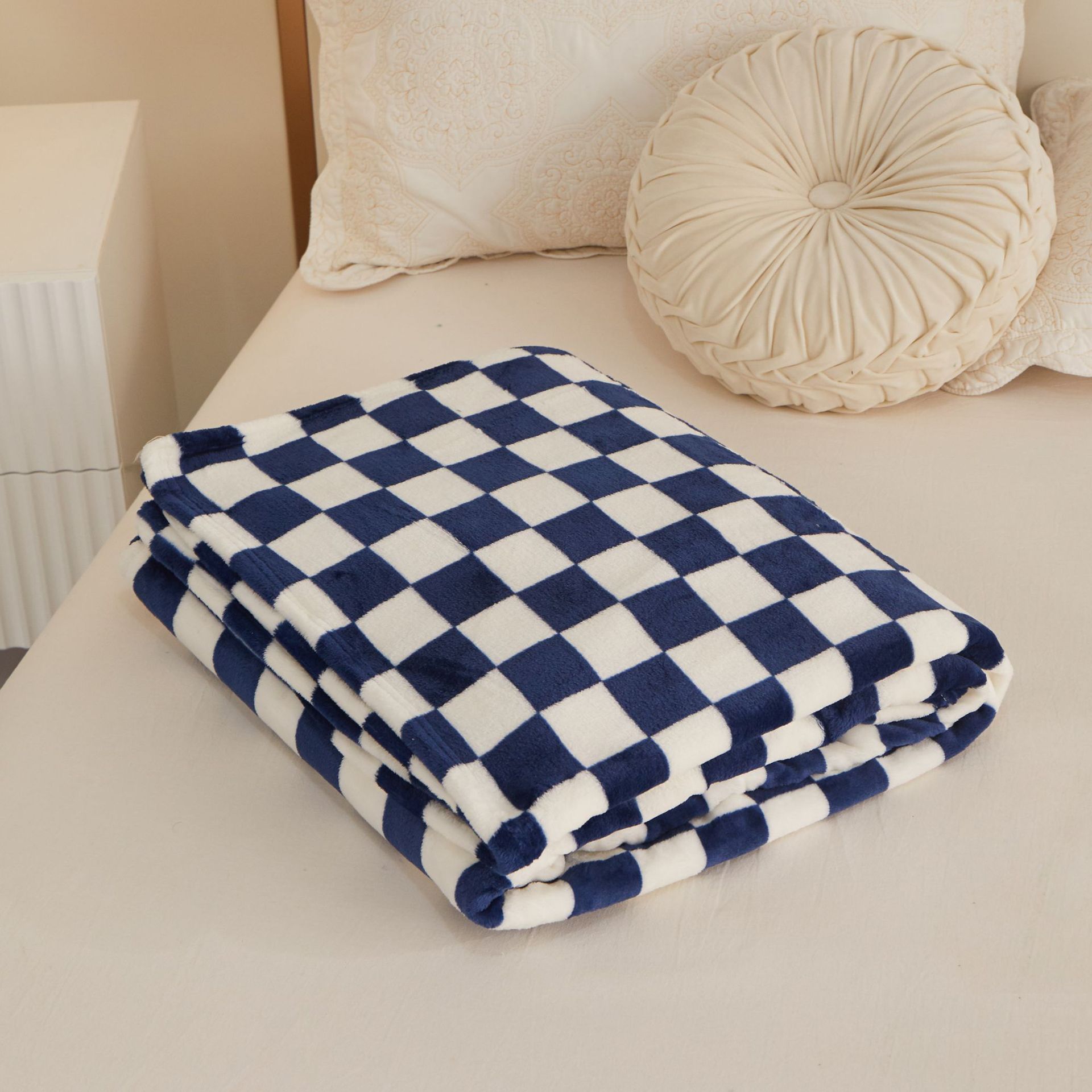 Blue and white checkered pattern Double-Sided Fleece Blanket – 150×200cm
