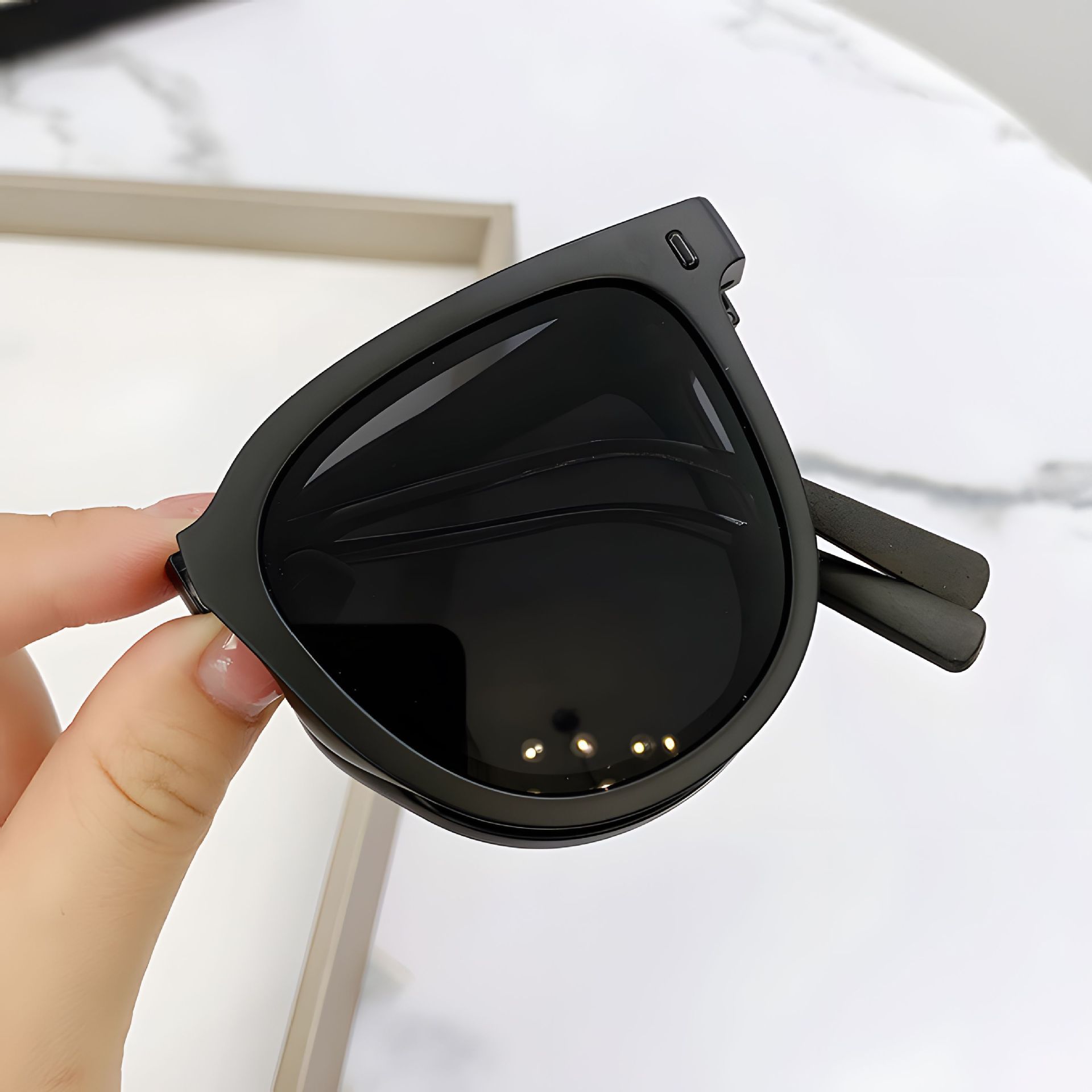 Black Foldable UV400 Sunglasses for Men and Women – Lightweight Driving &