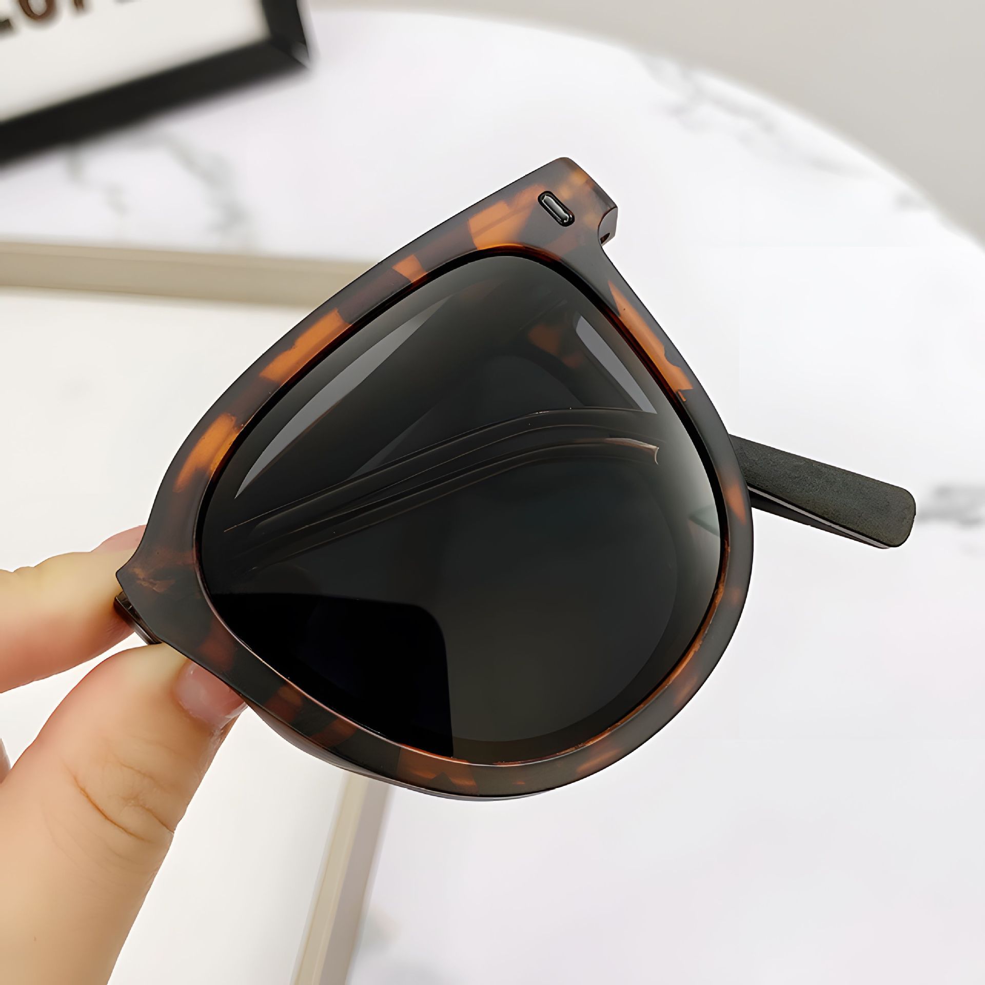 Agate Brown Foldable UV400 Sunglasses for Men and Women – Lightweight Driving