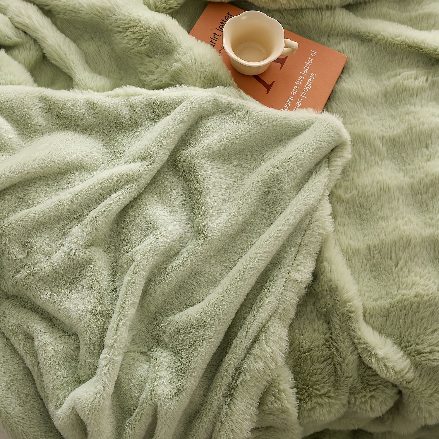 2-Pack Green Luxury Tuscany Fleece Rabbit Fur Bubble Blanket (45 x 45 CM) view 3