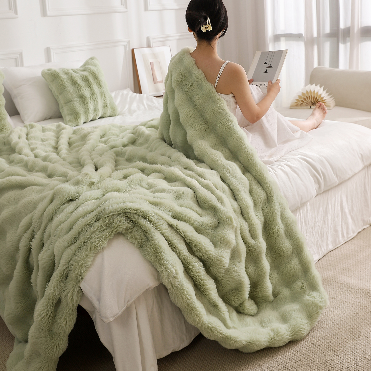 Green Luxury Tuscany Fleece Rabbit Fur Bubble Blanket - Double-Sided Thickened view 2