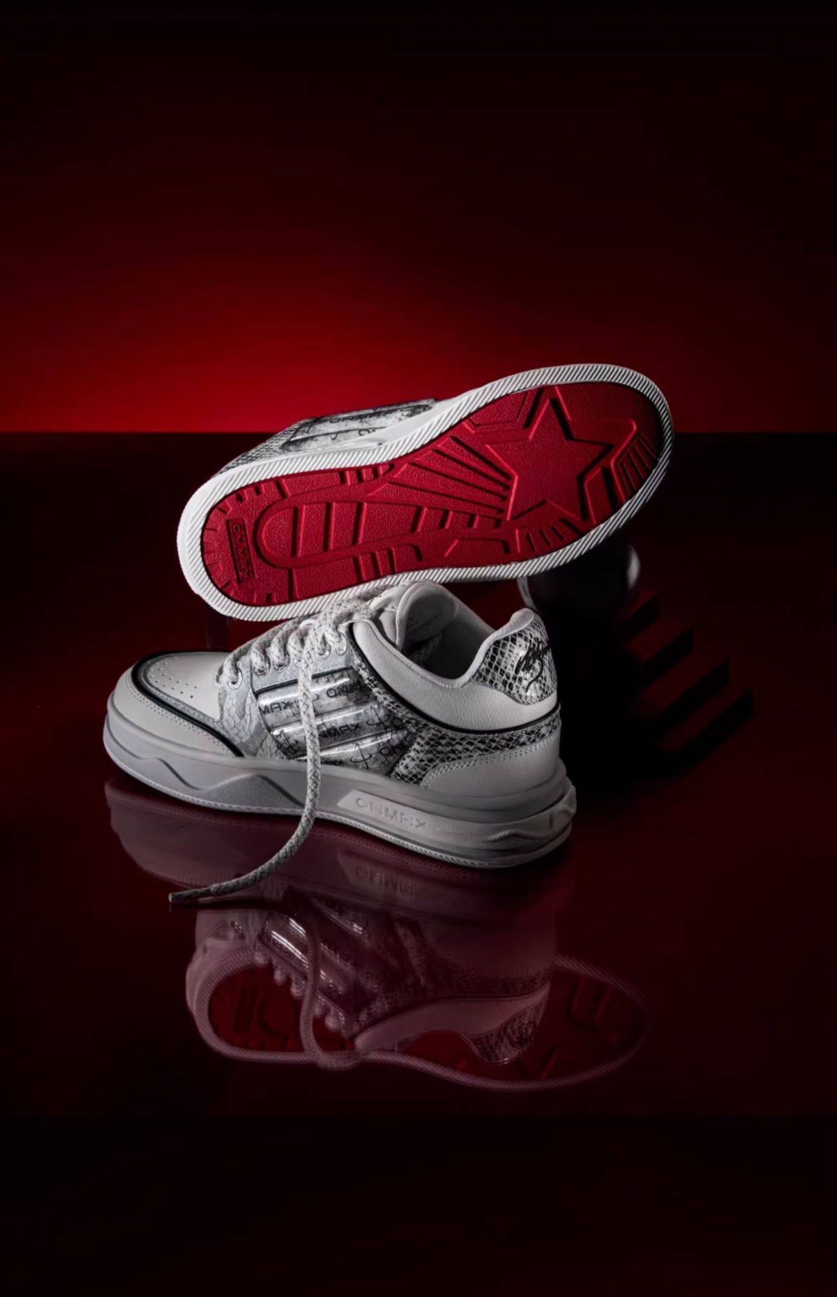 Men'S Casual Shoes Silver Snake Sneakers Board Shoes For Men Yinshe Shoes view 3