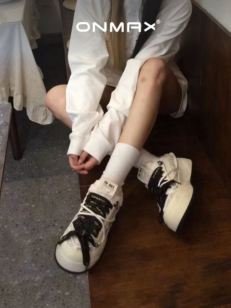 Camellia Platform Sneakers Chunky Canvas Shoes Unisex High-Top Sneakers Height view 3