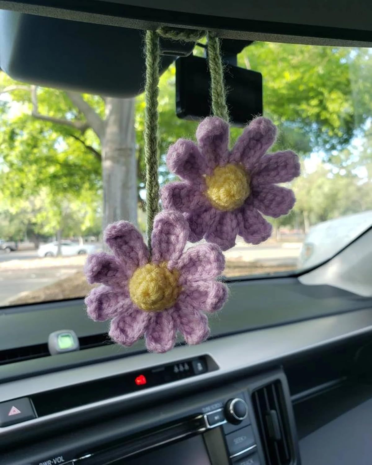 Crochet Daisy Auto Parts Women Cute Rearview Mirror Charm Crafted Daisy Flower — image 1