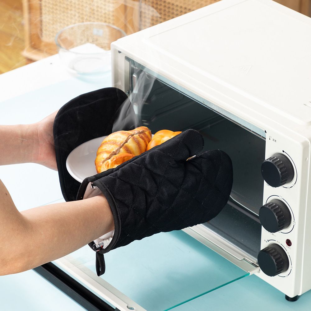 Oven Mitts and Pot Holders 4 pcs Set view 4