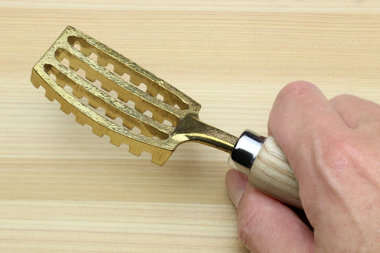 Fish Scaler Brush with Brass Serrated Sawtooth and Ergonomic Wooden Handle view 4