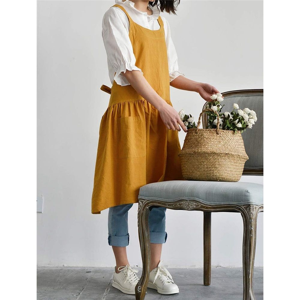 Women's cotton and linen apron with cooking and cleaning pockets view 4