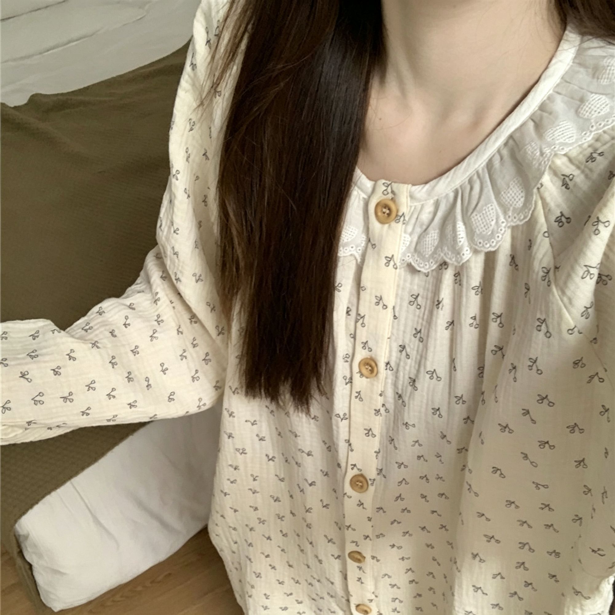Round Neck Lace Apricot Cherry Size M