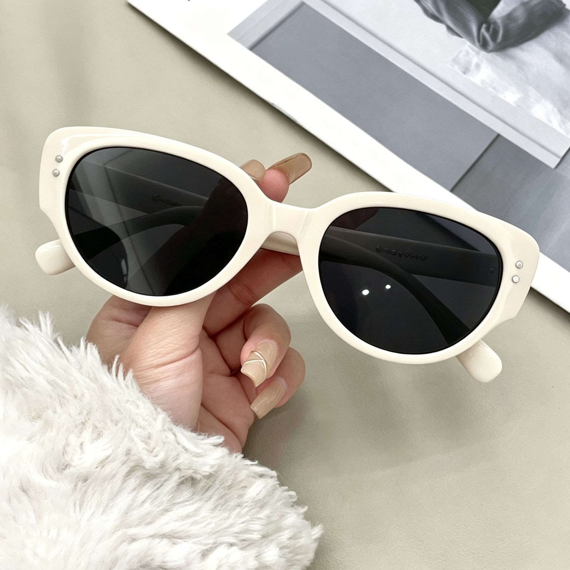 Off-White Frame Gray Lens