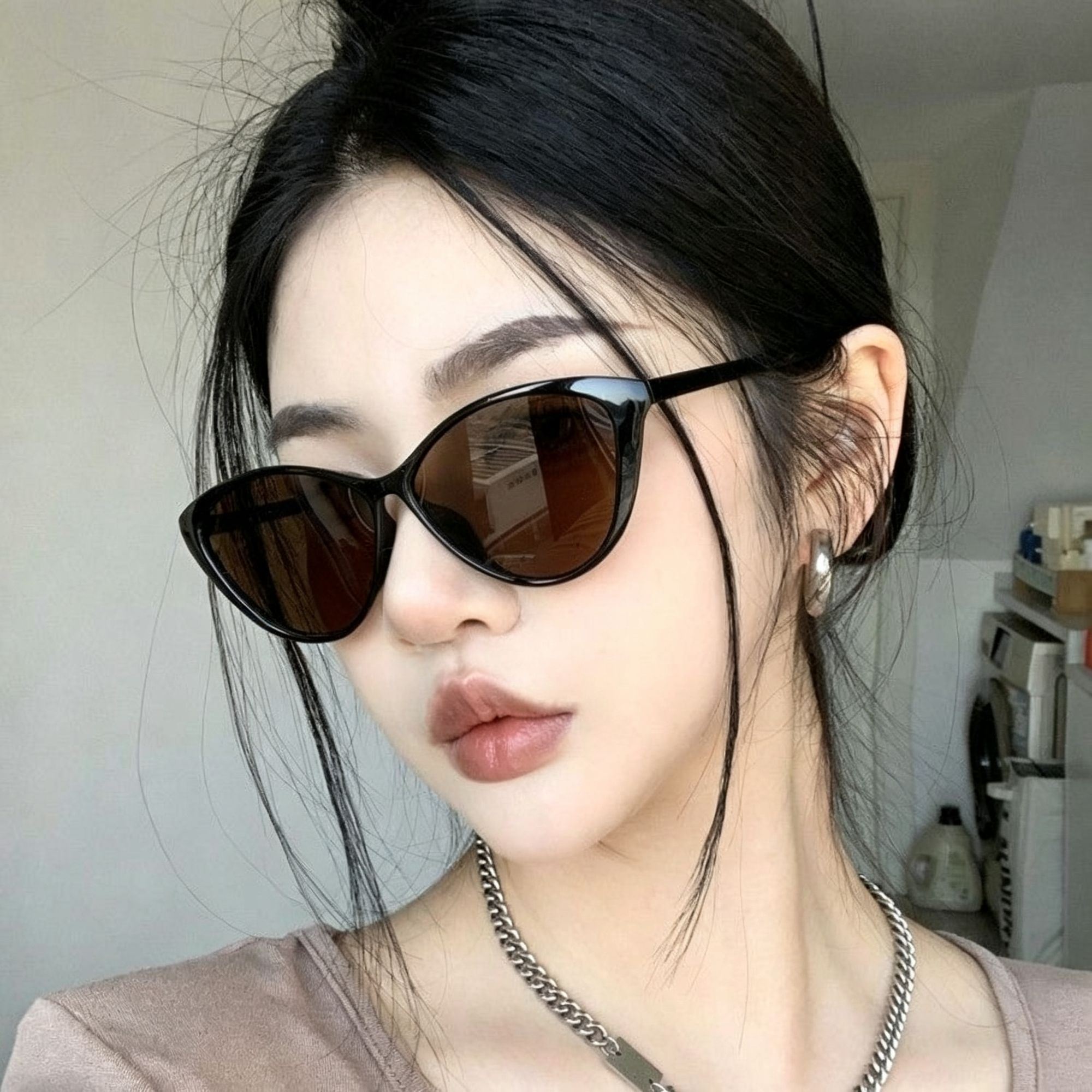 T07 Black Frame Brown Lens