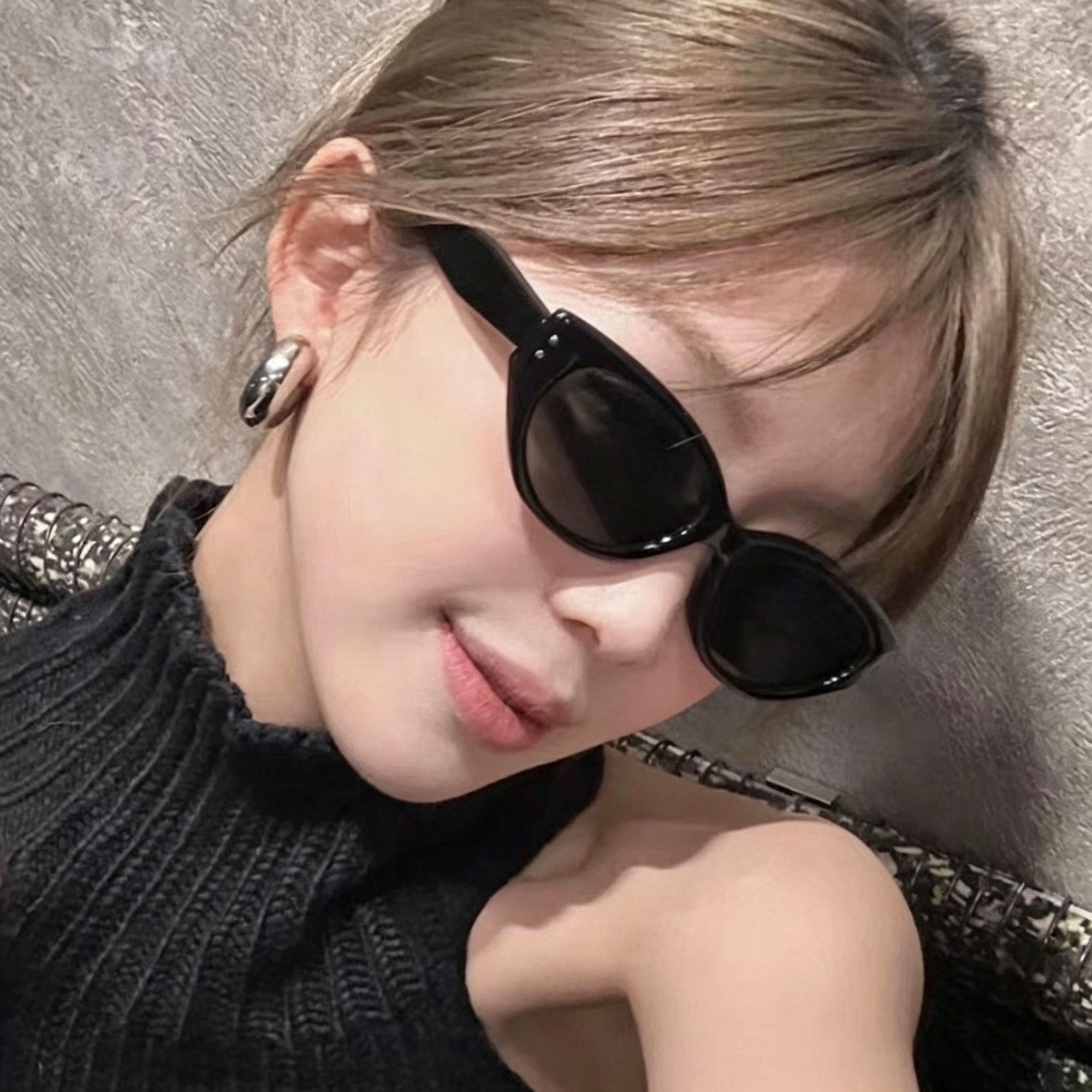 Q9 Black Frame Gray Lens view 3