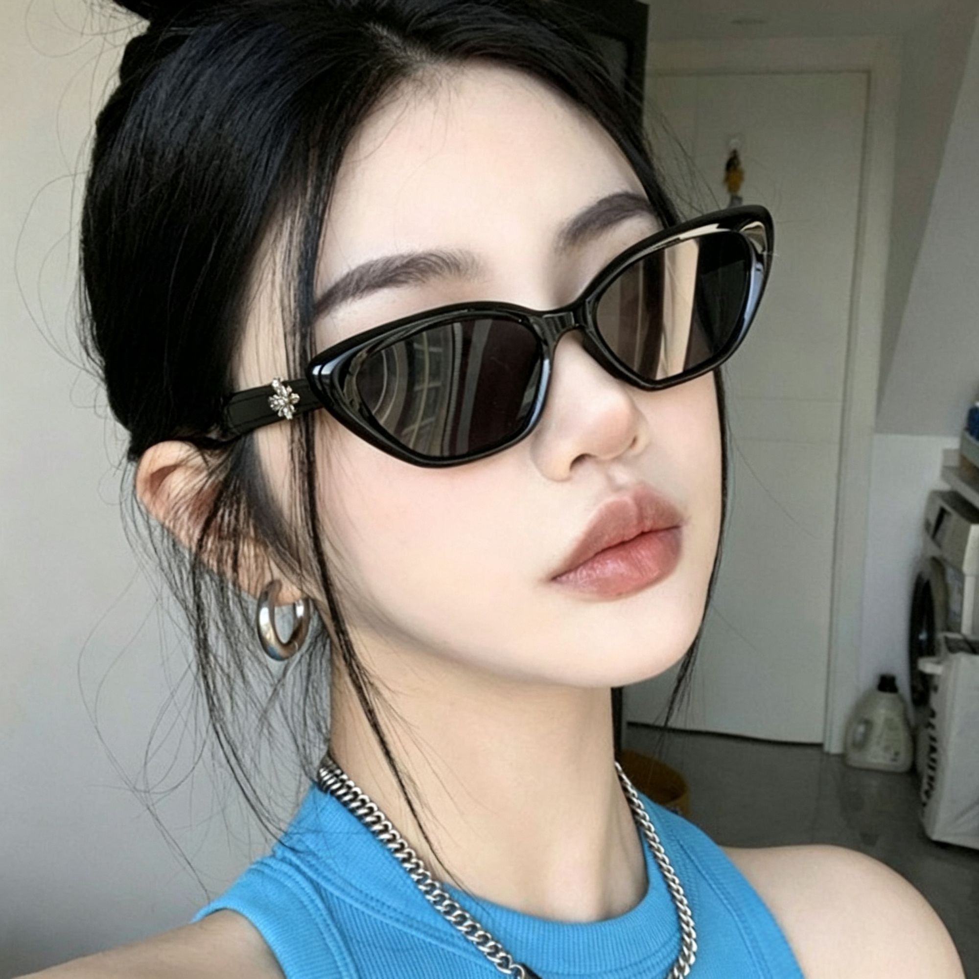R03 Black Frame Gray Lens