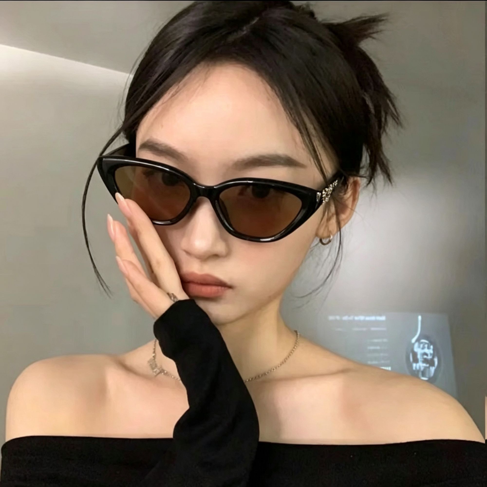 R03 Black Frame Brown Lens