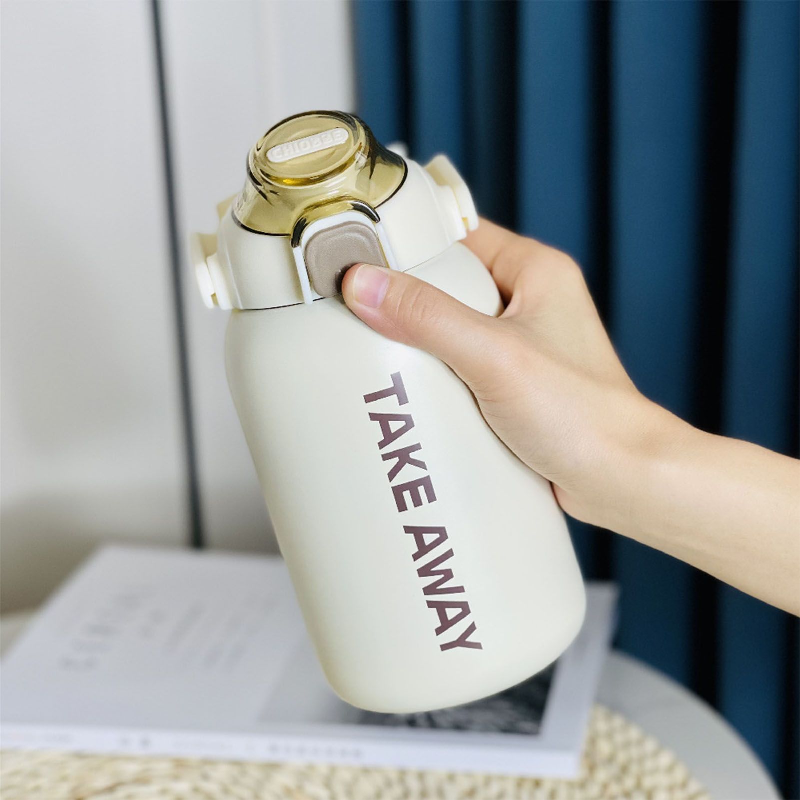 850ml Insulated Water Bottle Large Capacity with Bounce Cap Straw Winter view 10