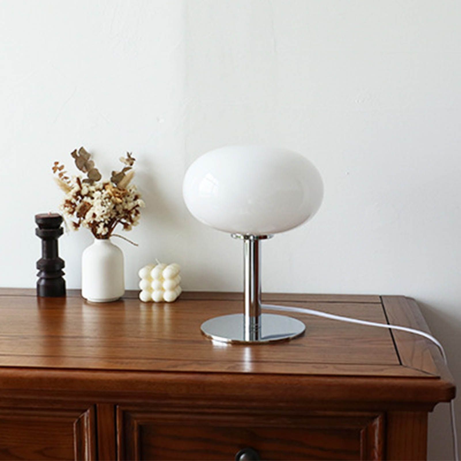Bedside Table Lamp Iron Base Cute Shape Simple Modern Elegant Nightstand Lamp view 5