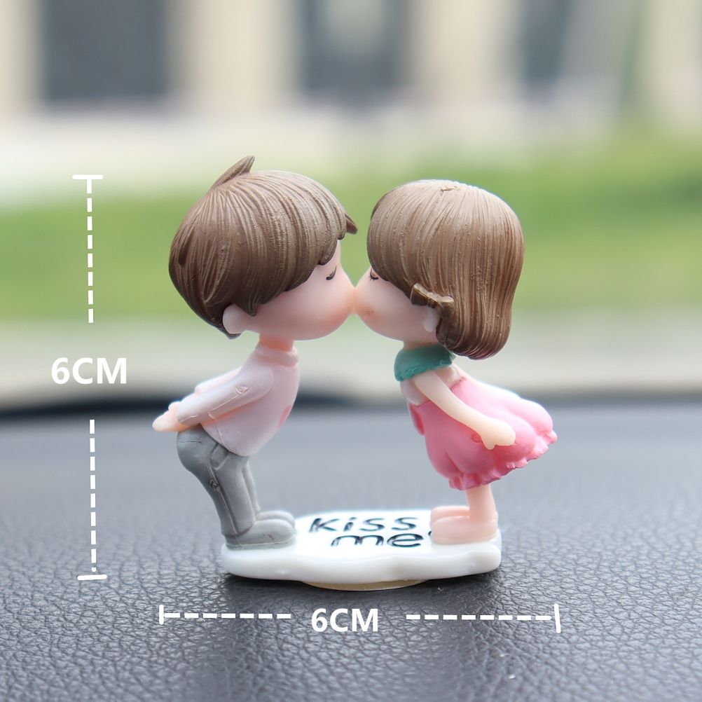 Car Couple Cute Ornaments Resin Couple Doll Car Interior Decoration Couple view 2