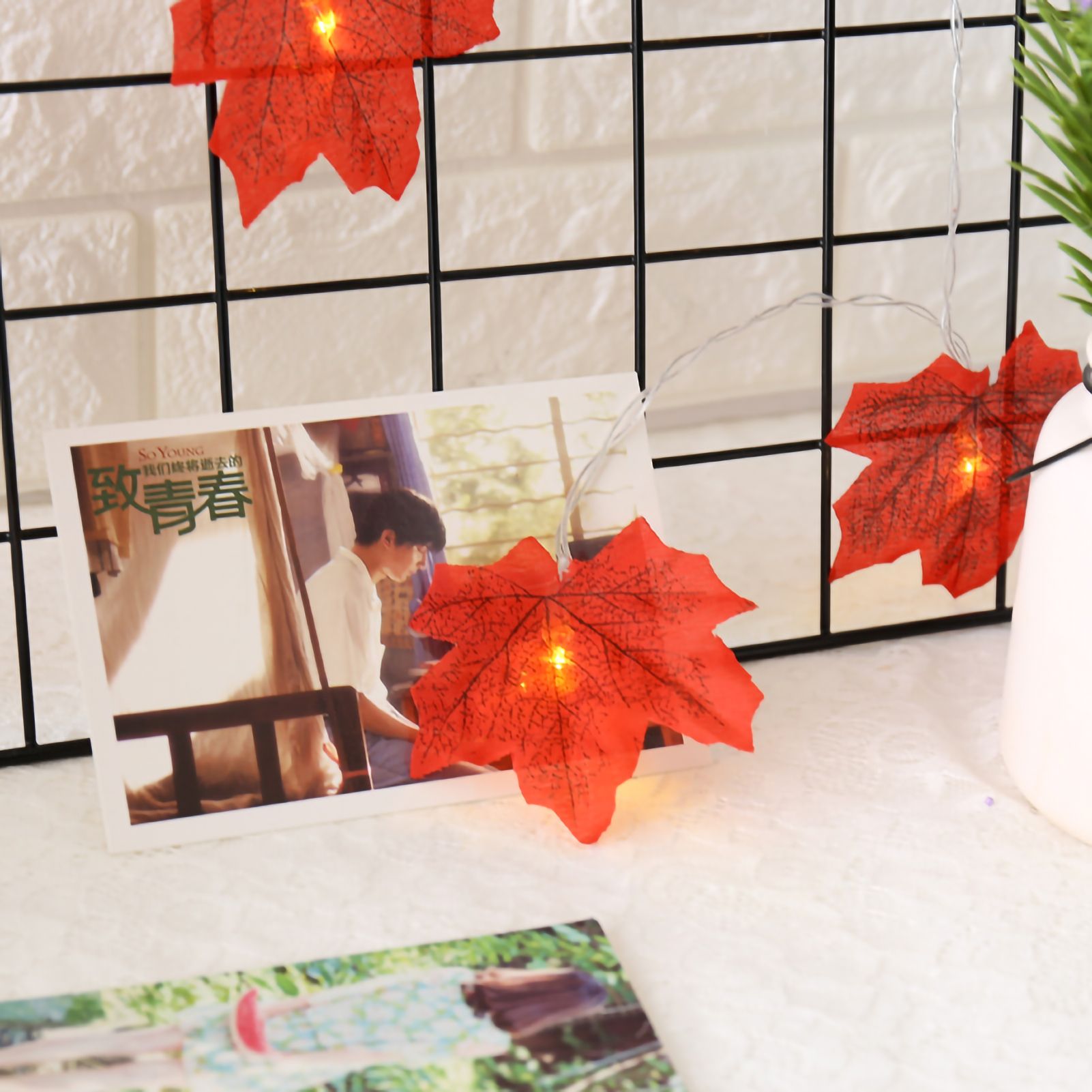 Maple Leaves String Lights 4m/13.12ft 40LEDs Twinkle Hanging Lighting view 8
