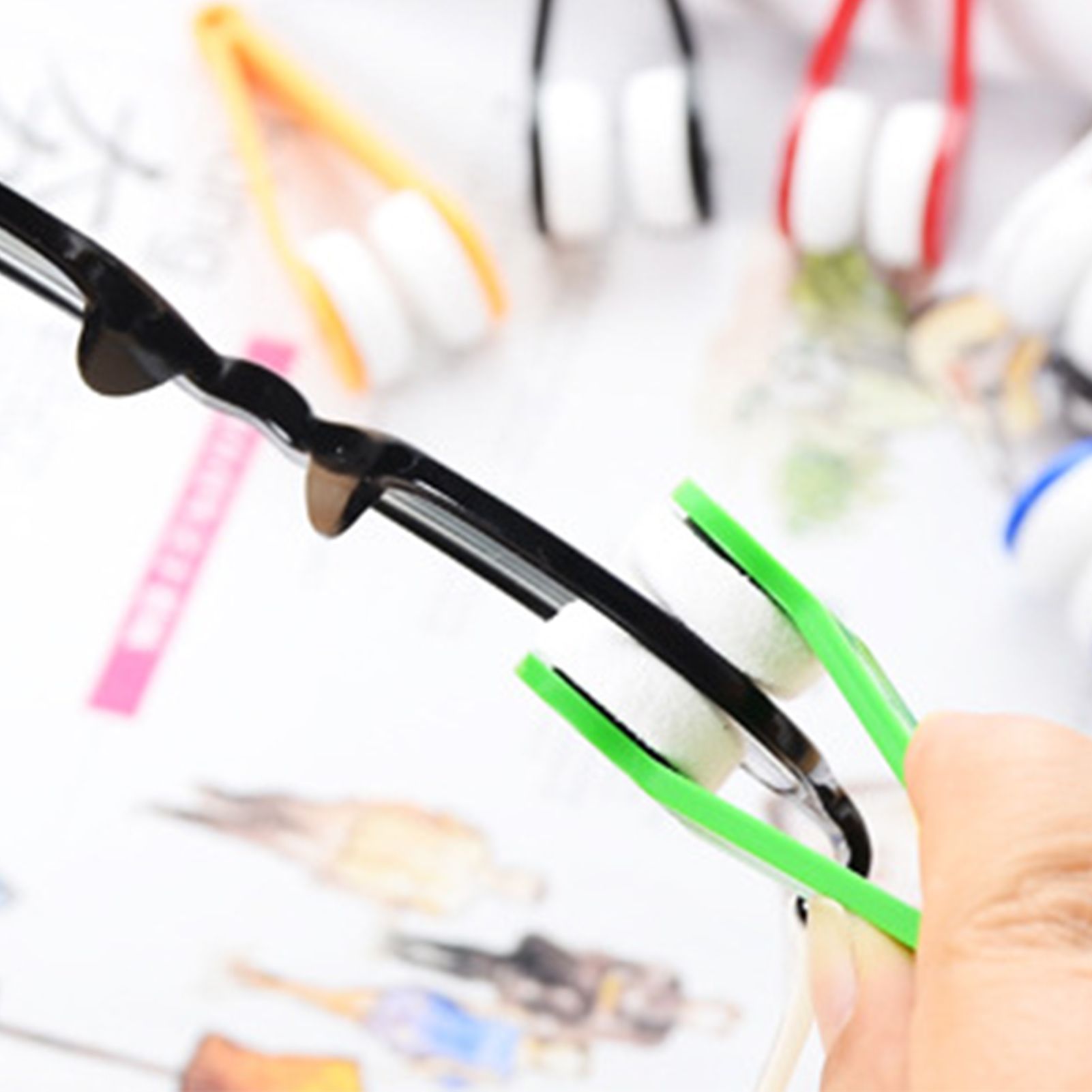 Portable Eyeglass Cleaner Brush Soft Sun Glasses Cleaning Clip Eyeglasses view 3
