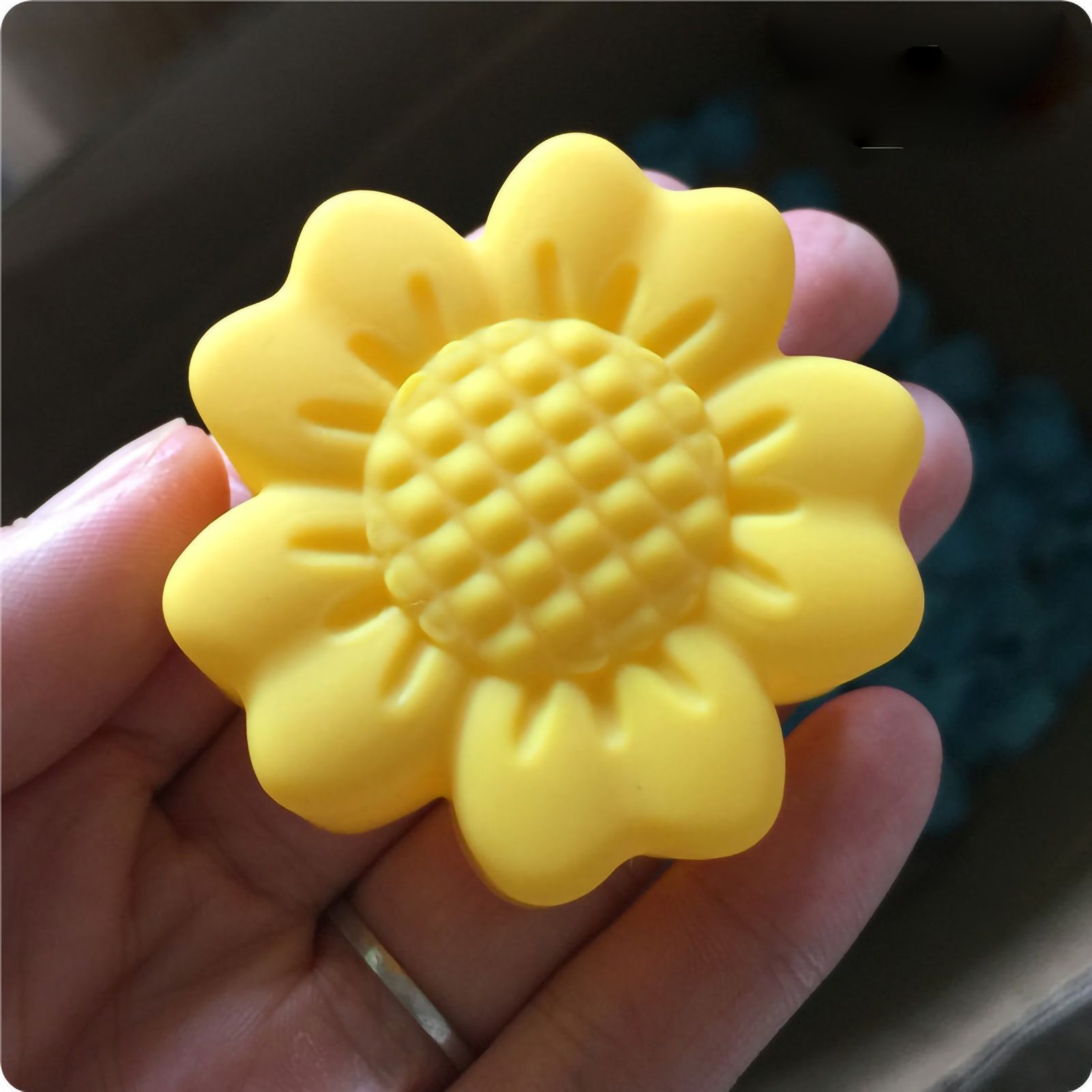 12Pcs Chocolate Molds Daisy Shaped Reusable Silicone Baking Molds for Home view 3