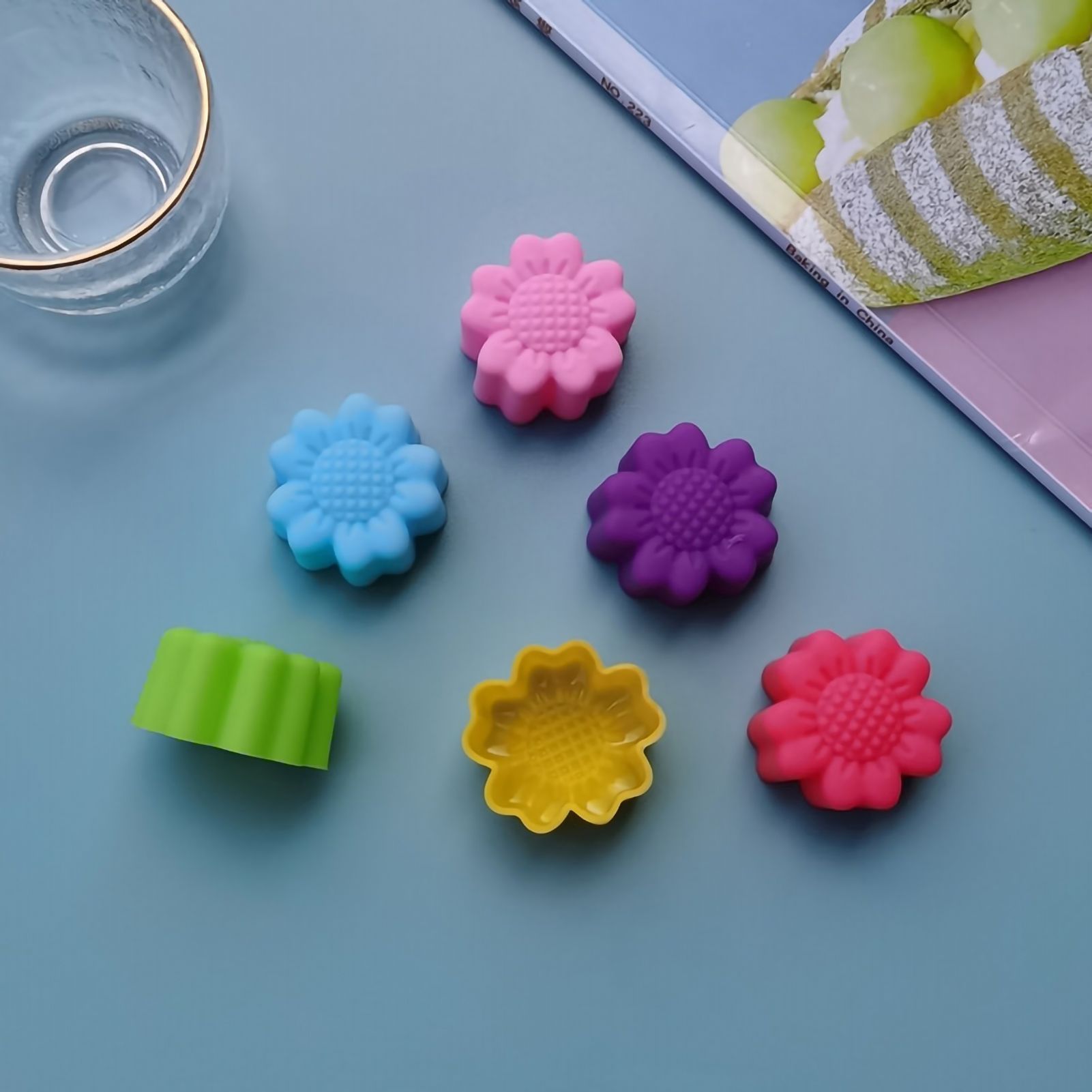 12Pcs Chocolate Molds Daisy Shaped Reusable Silicone Baking Molds for Home view 5
