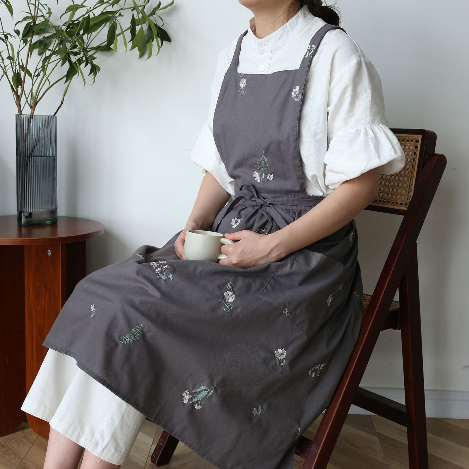 Cooking Apron Flower Embroidery Waterproof Wear Resistant Baking Apron for view 5