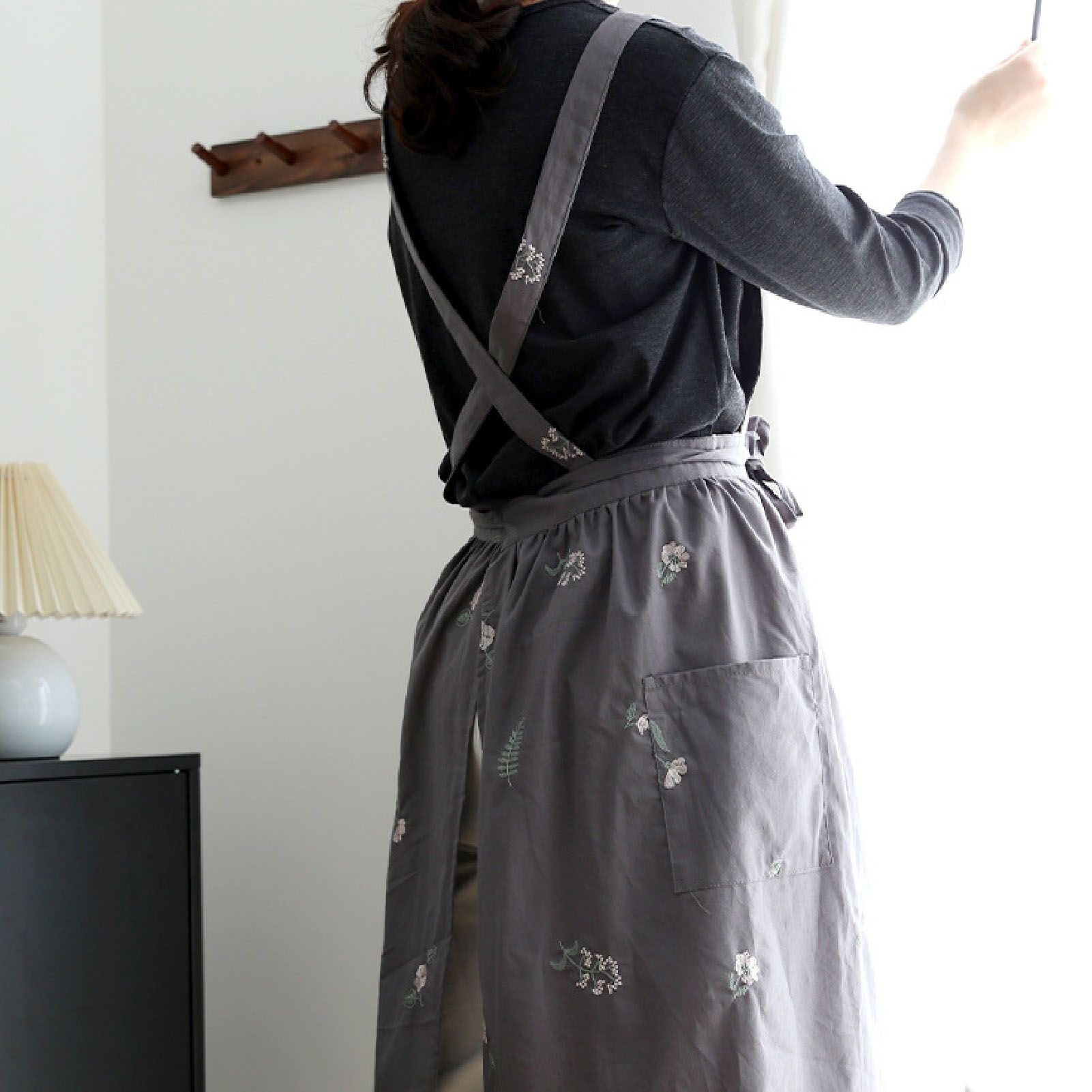 Cooking Apron Flower Embroidery Waterproof Wear Resistant Baking Apron for view 10