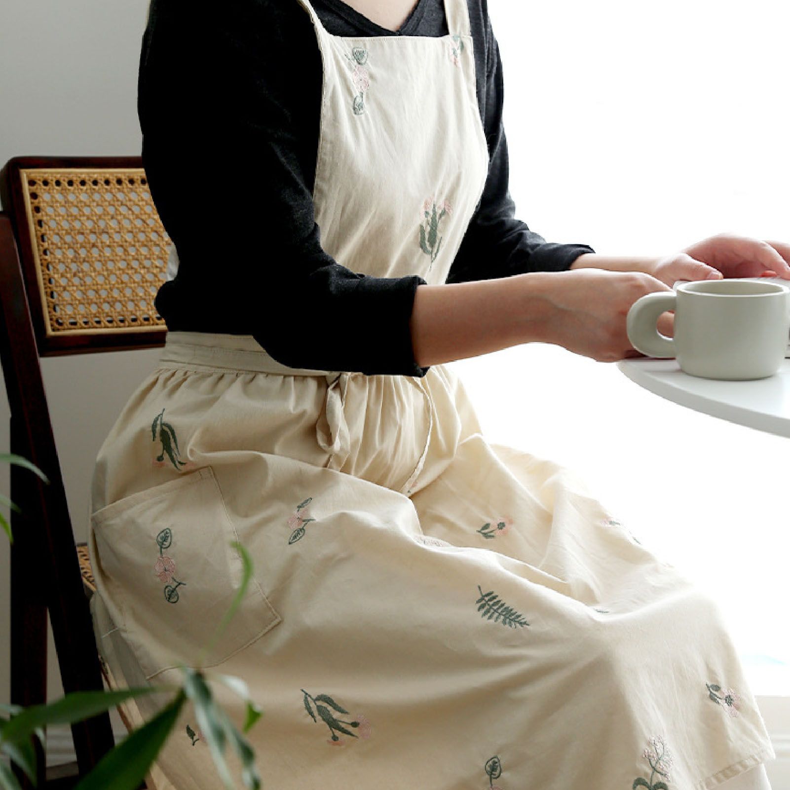 Cooking Apron Flower Embroidery Waterproof Wear Resistant Baking Apron for view 12